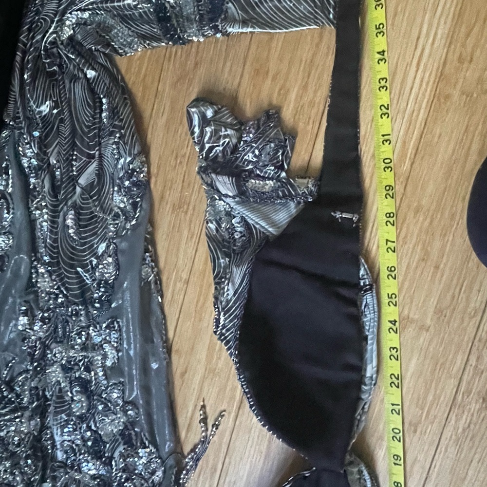 Silver metallic belly dance costume with asymmetrical sleeve - Picture 7 of 16